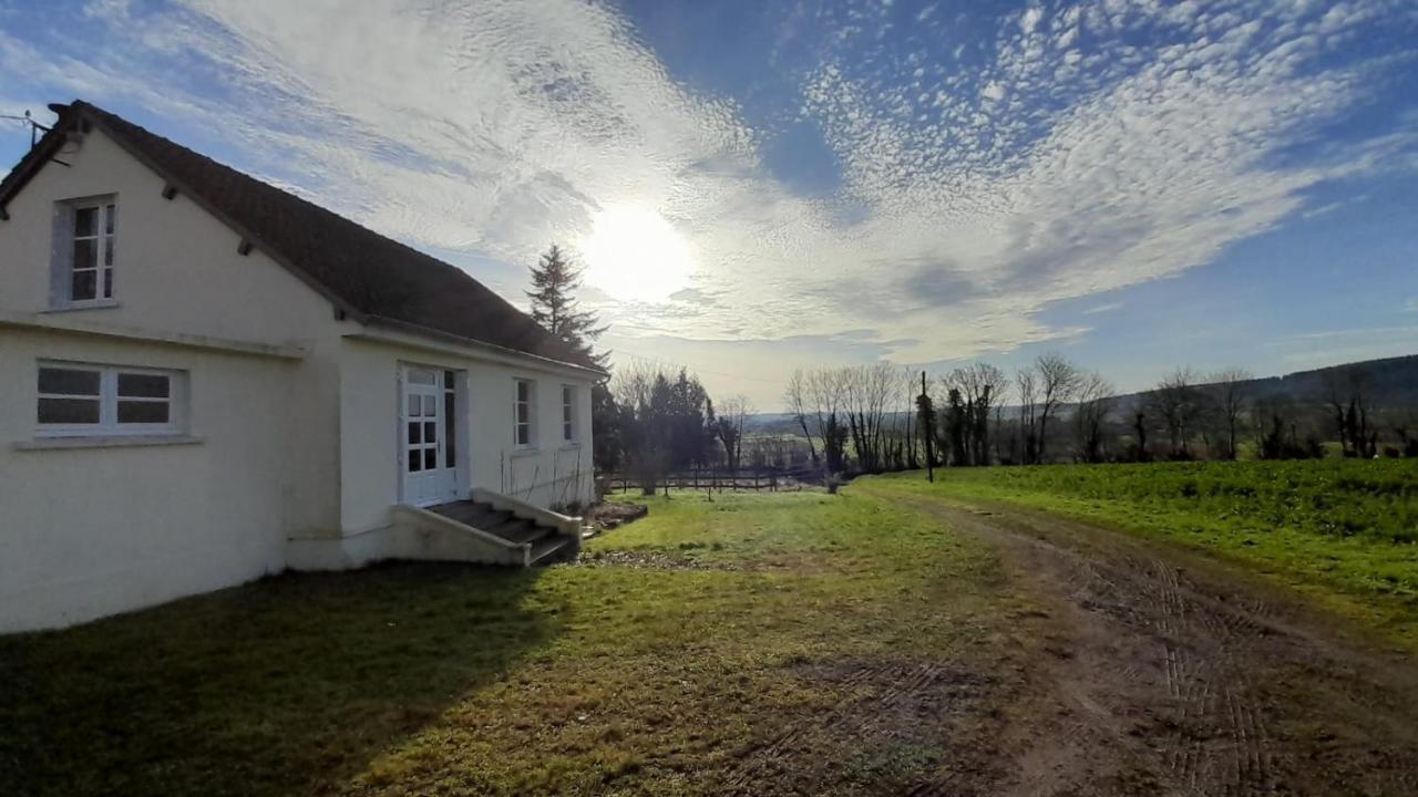 Gite Cottage Chaleureux En Pleine Campagne Vue Sur Les Monts Et Forets Et Le Chateau De Carrouges 外观 照片