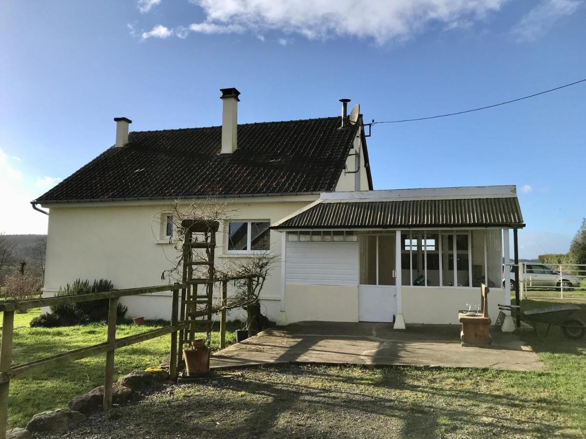 Gite Cottage Chaleureux En Pleine Campagne Vue Sur Les Monts Et Forets Et Le Chateau De Carrouges 外观 照片